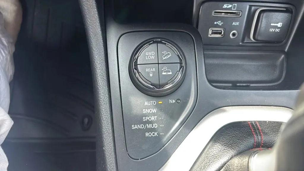 2017 Jeep Cherokee Trailhawk - Photo 35