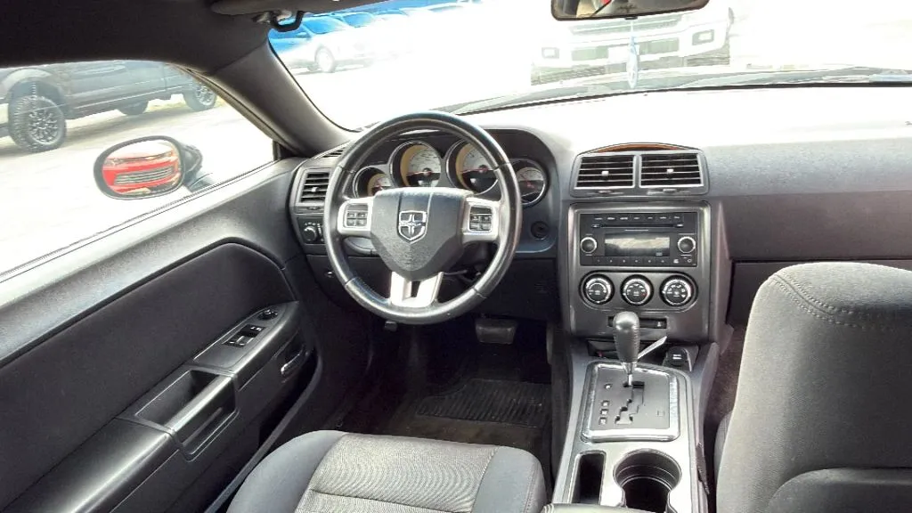 2014 Dodge Challenger SXT - Photo 14