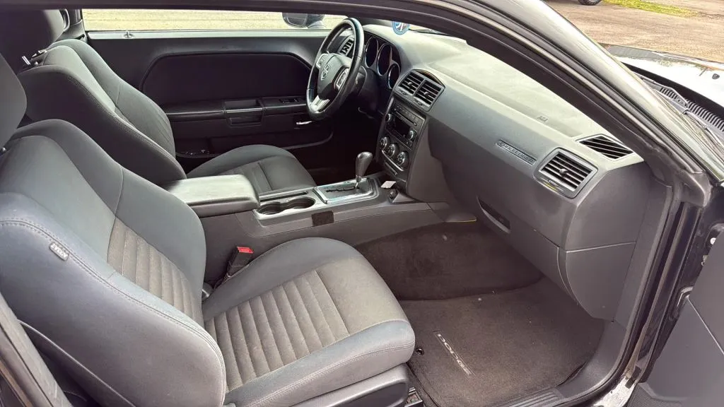 2014 Dodge Challenger SXT - Photo 12