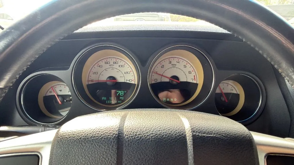 2014 Dodge Challenger SXT - Photo 28