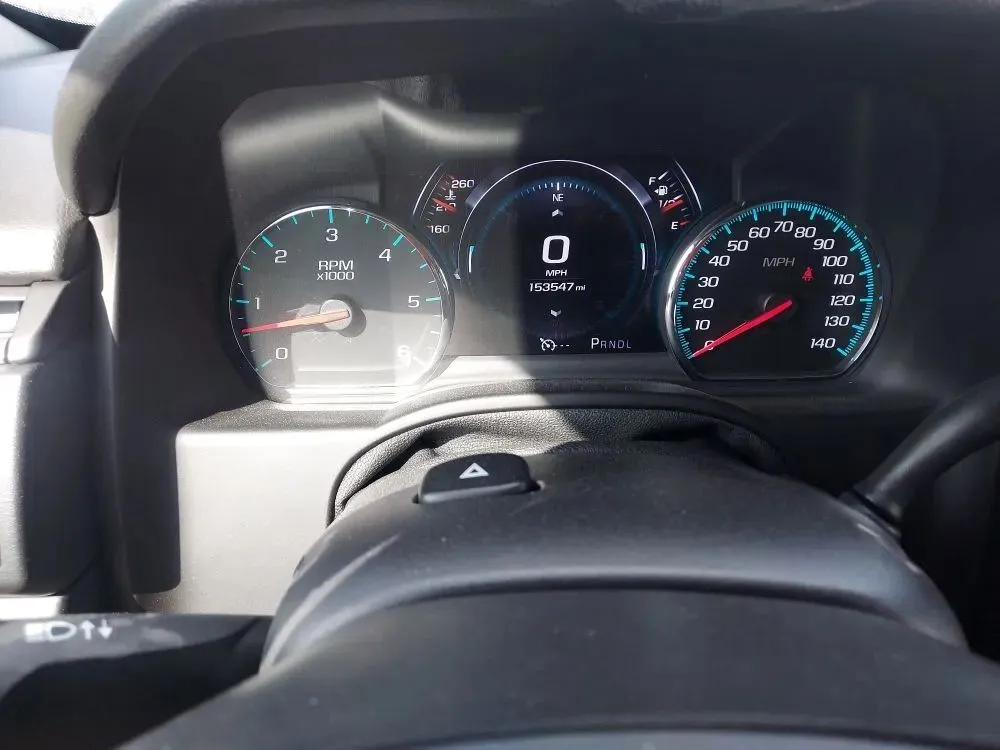 Chevrolet Tahoe photo 2