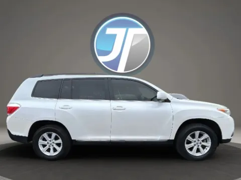 More photos of 2013 Toyota Highlander SE Sport Utility 4D at JT Wholesale Auto, Inc., OK