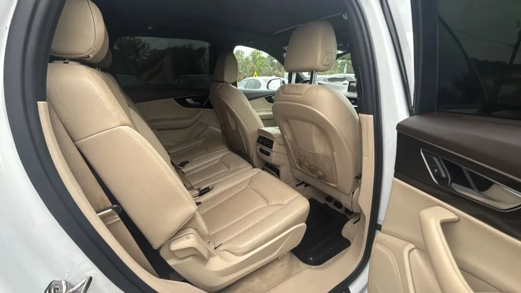 Audi Q7 photo 28