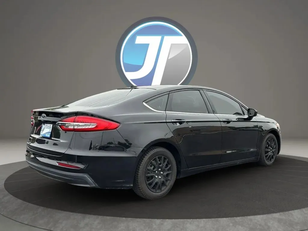 Ford Fusion photo 7