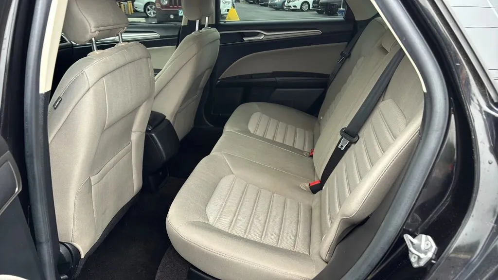 Ford Fusion photo 21