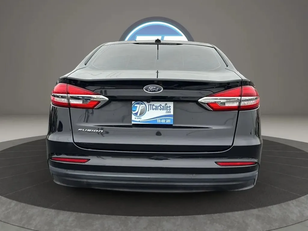 Ford Fusion photo 12