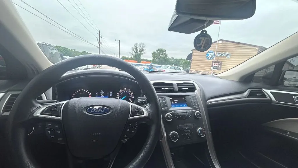 Ford Fusion photo 14