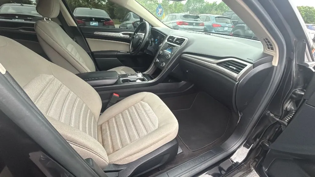 Ford Fusion photo 29