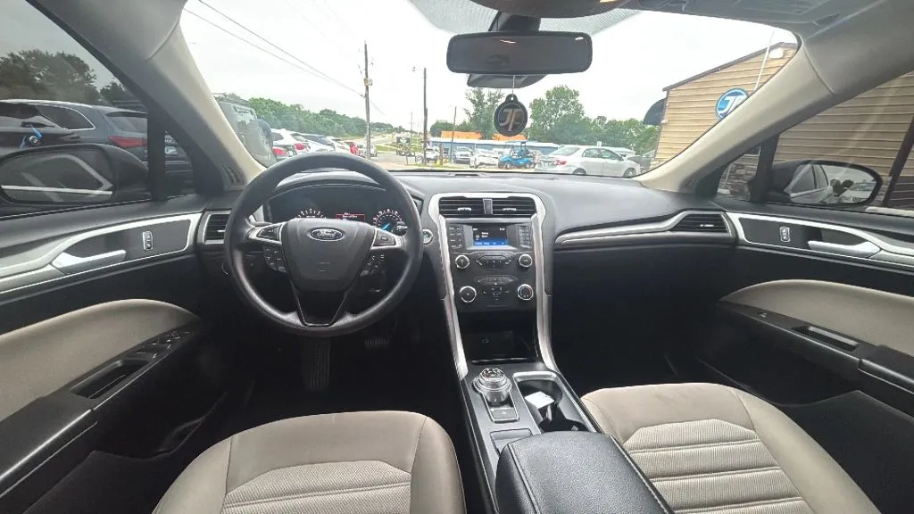 Ford Fusion photo 23