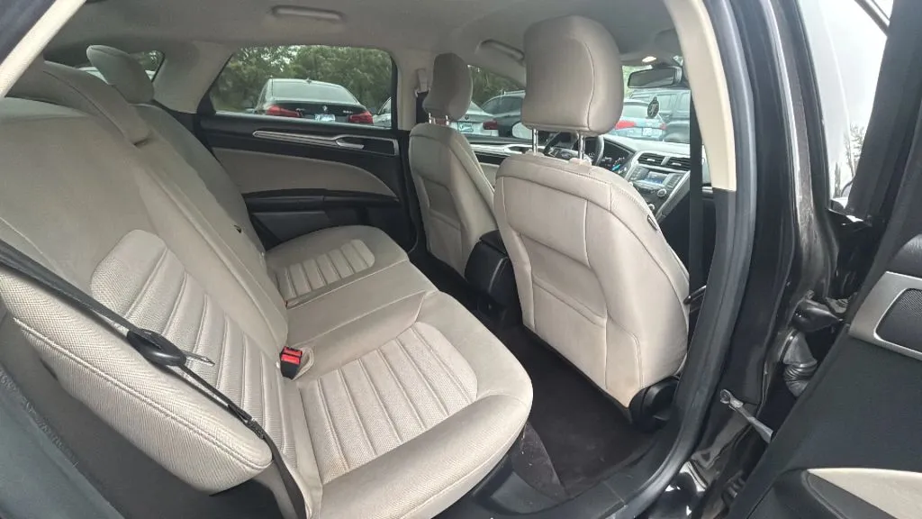 Ford Fusion photo 28