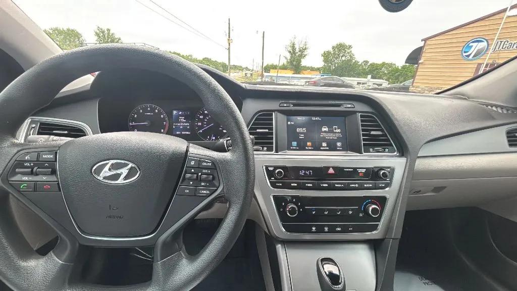 Hyundai Sonata photo 16