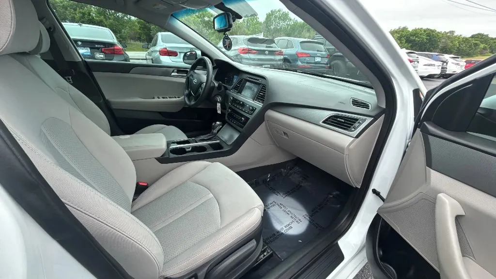 Hyundai Sonata photo 29