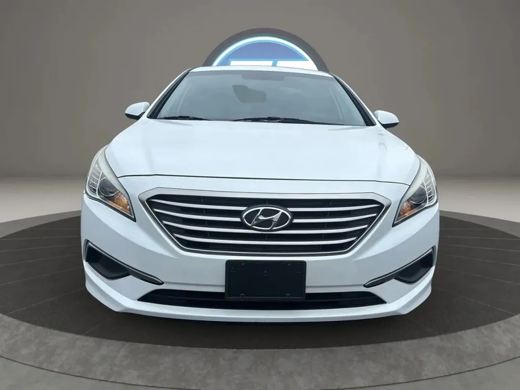 Hyundai Sonata photo 4