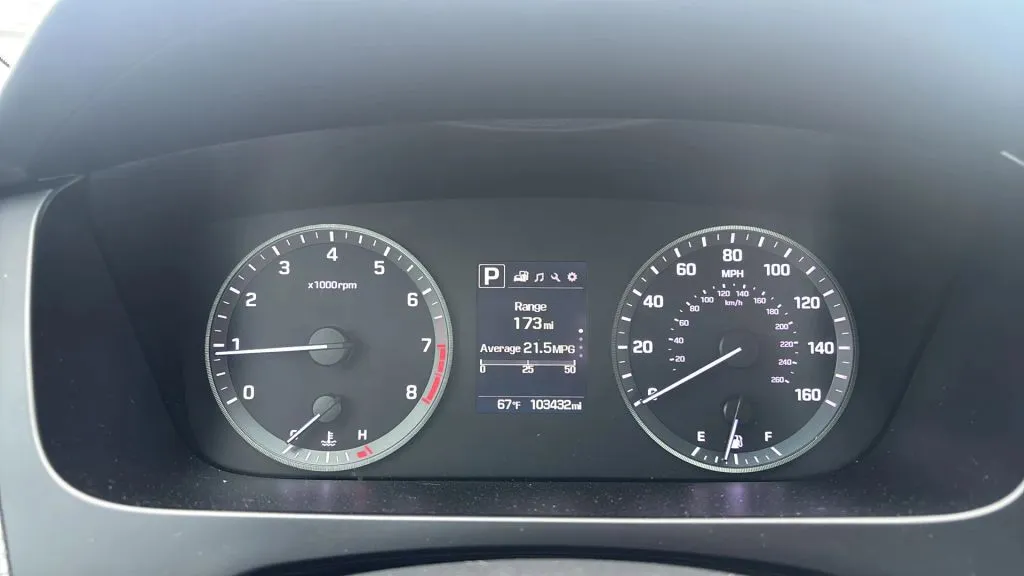 Hyundai Sonata photo 2