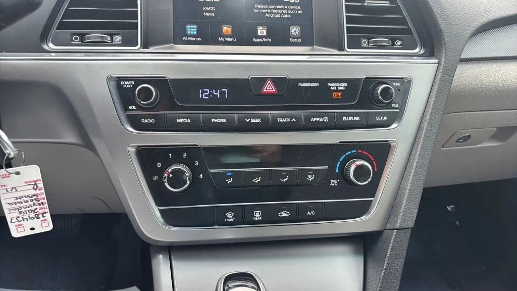 Hyundai Sonata photo 8