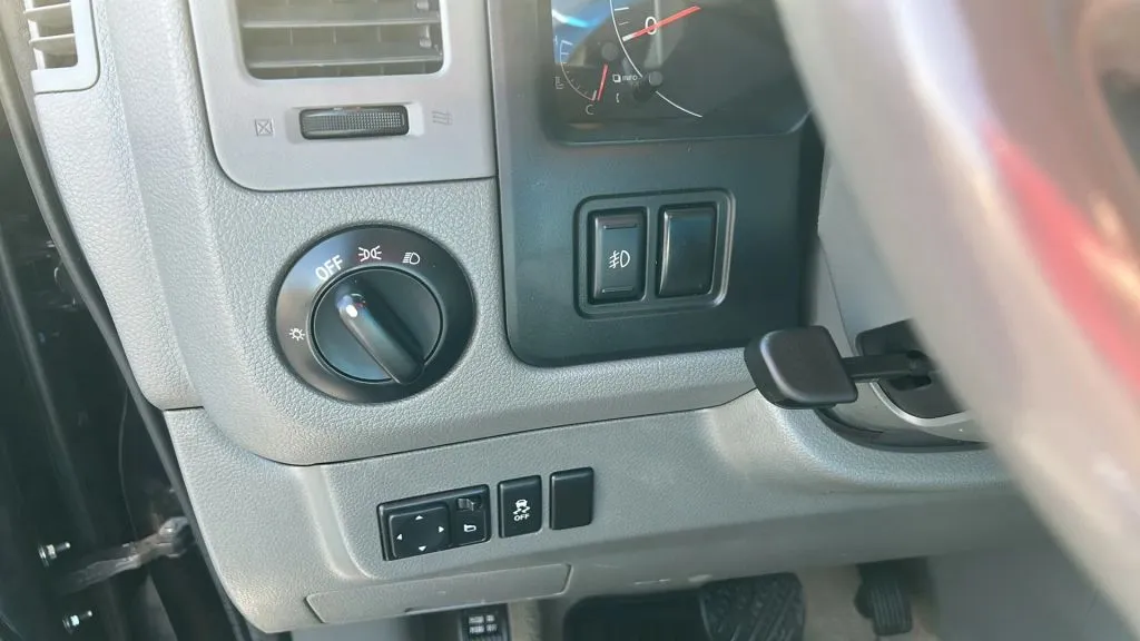 Nissan NV3500 HD Passenger photo 26