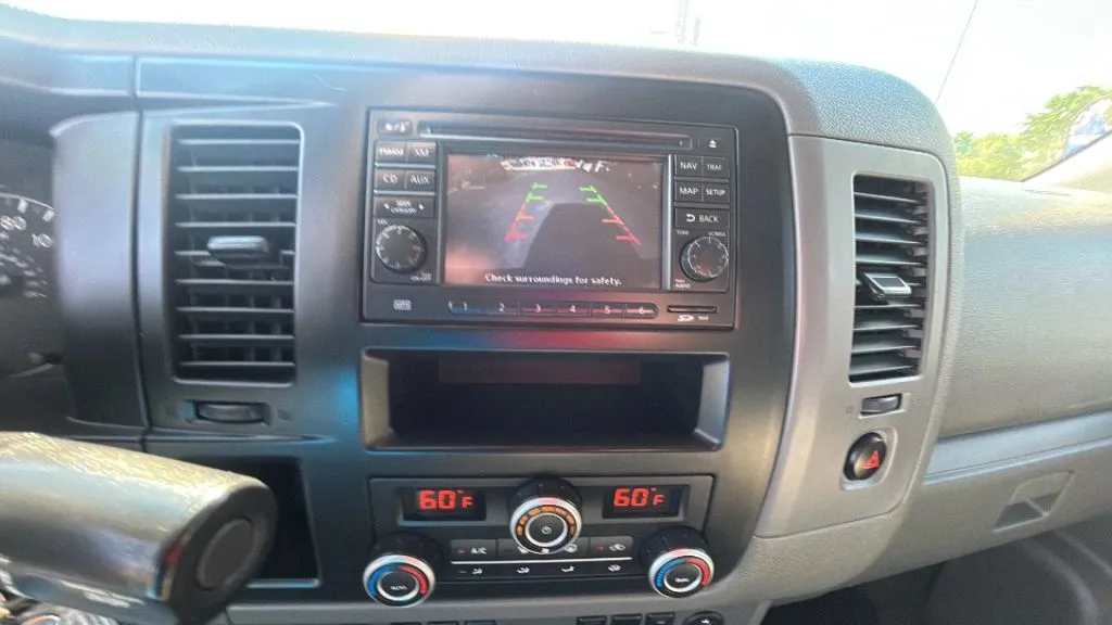 Nissan NV3500 HD Passenger photo 18