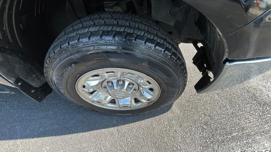 Nissan NV3500 HD Passenger photo 38
