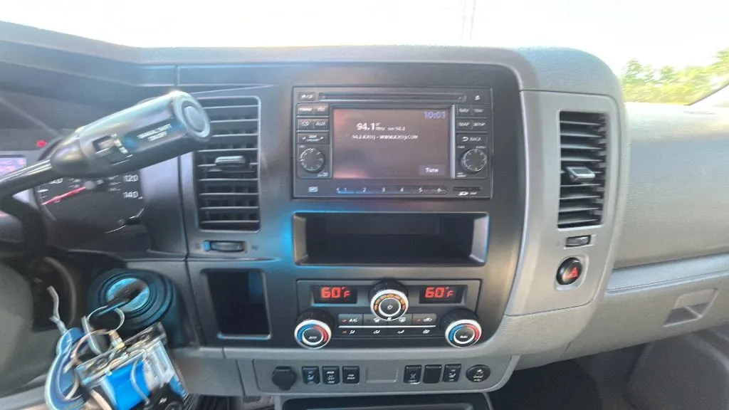 Nissan NV3500 HD Passenger photo 23