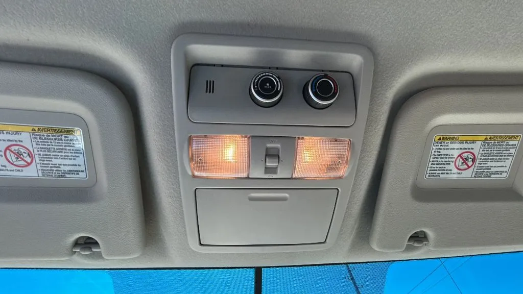 Nissan NV3500 HD Passenger photo 31