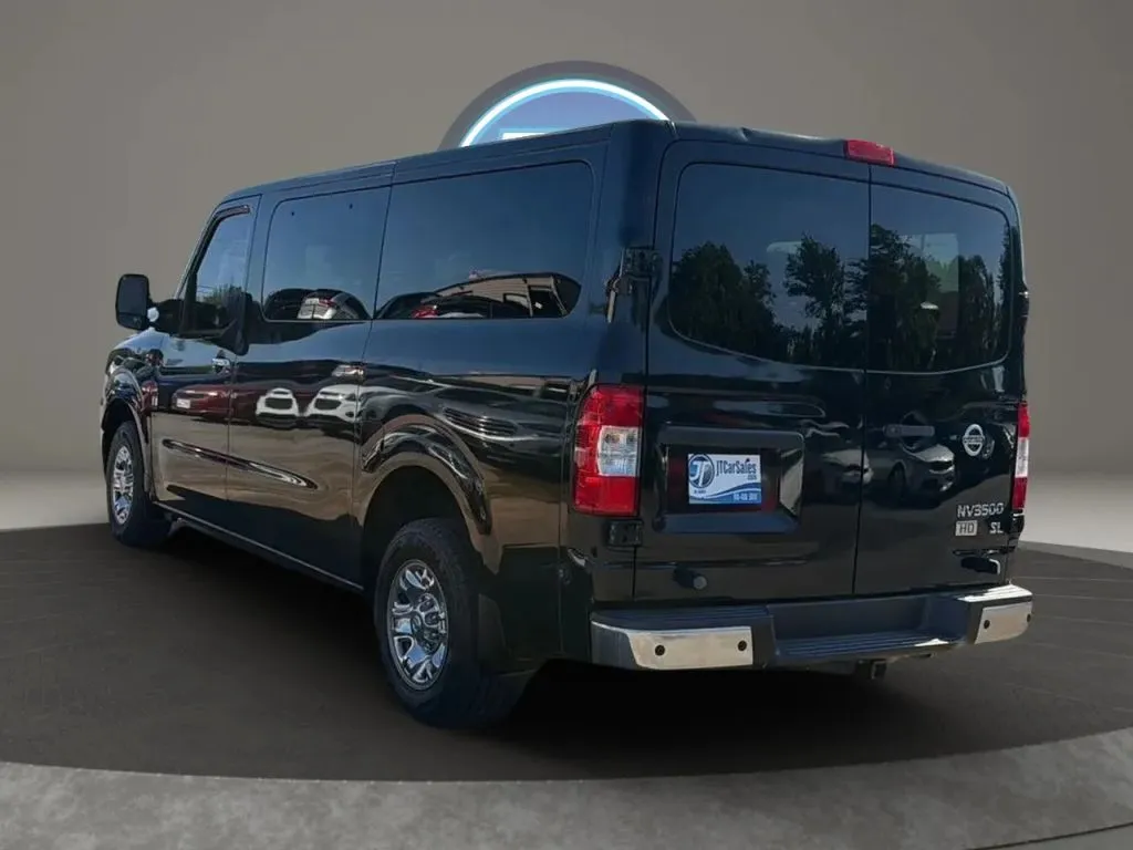 Nissan NV3500 HD Passenger photo 10