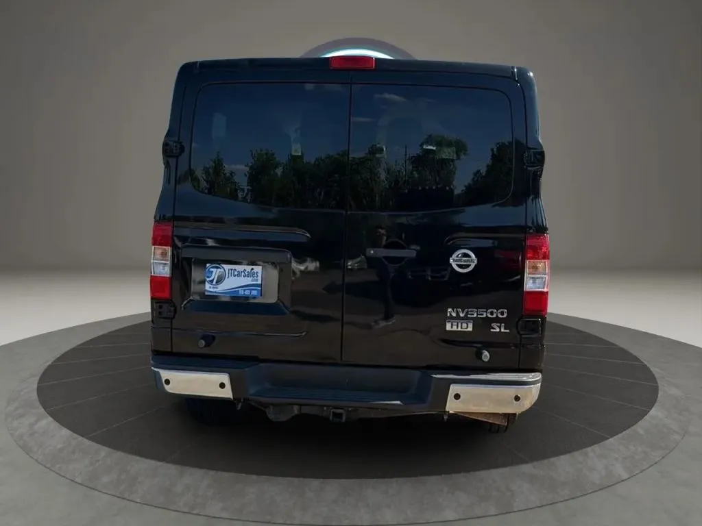 Nissan NV3500 HD Passenger photo 7