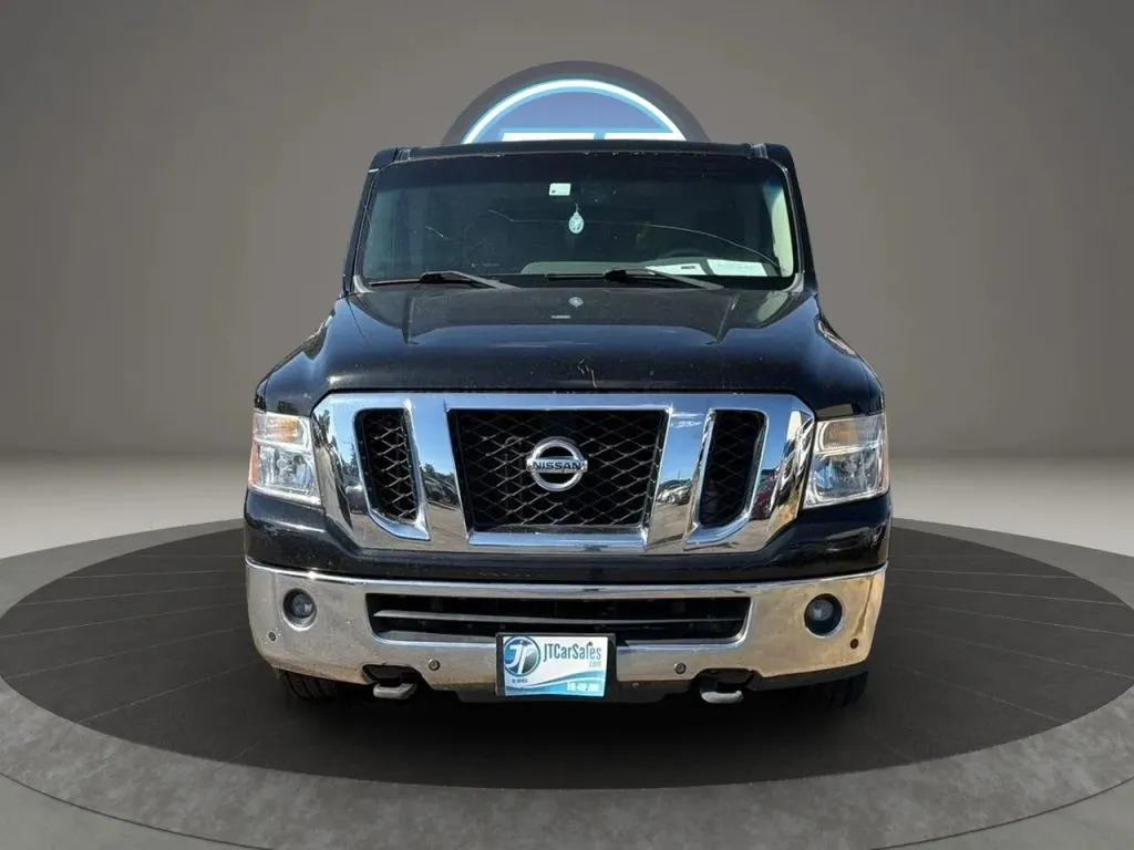 Nissan NV3500 HD Passenger photo 17