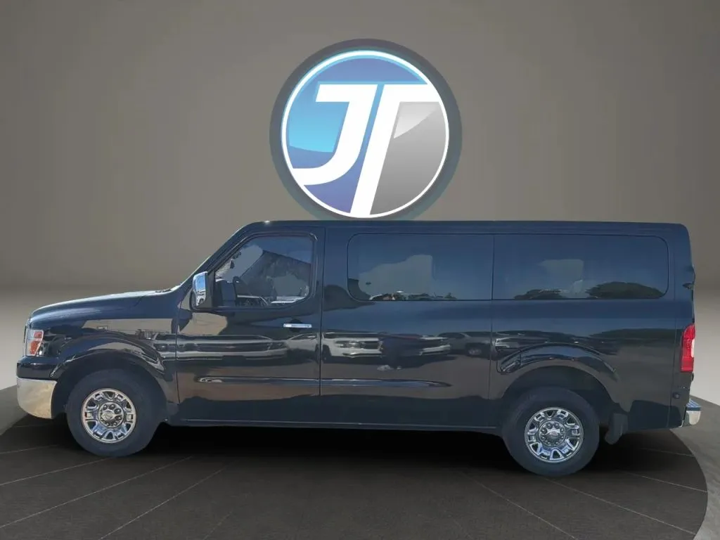 Nissan NV3500 HD Passenger photo 12