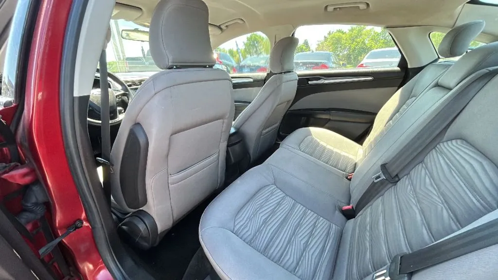 Ford Fusion photo 19