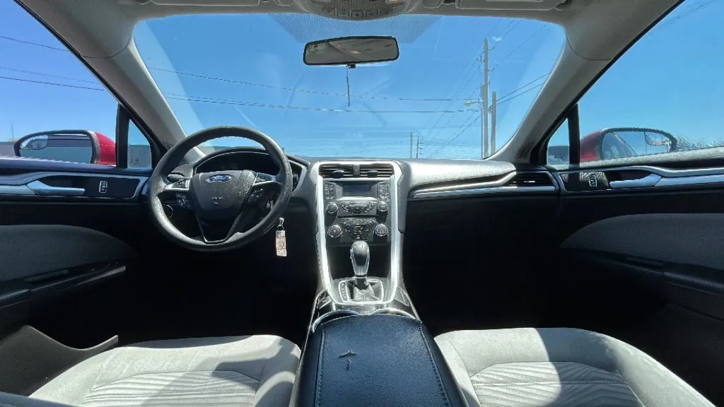 Ford Fusion photo 30