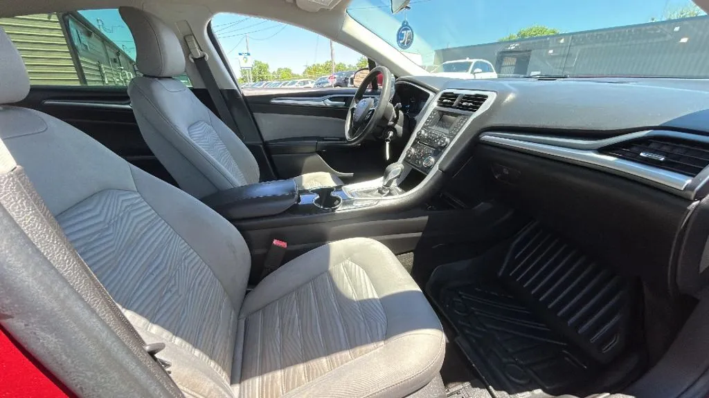 Ford Fusion photo 35