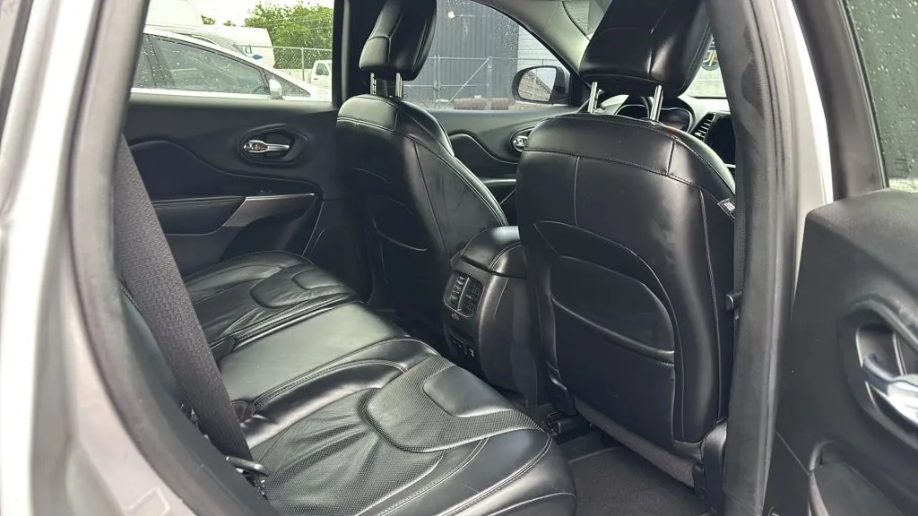 Jeep Cherokee photo 14