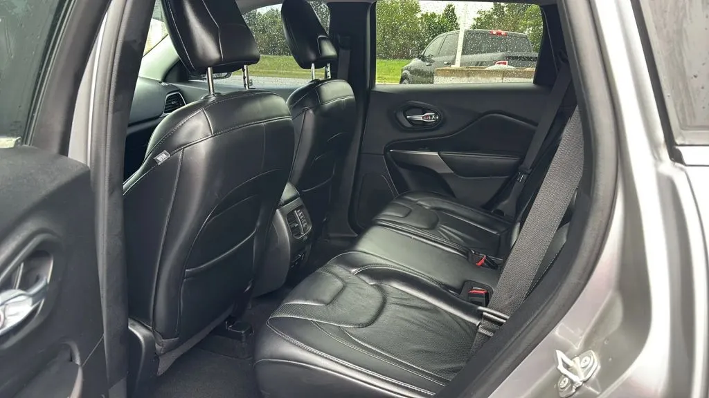 Jeep Cherokee photo 11