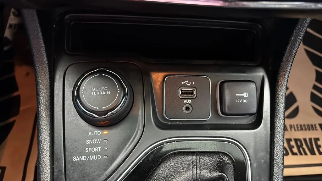 Jeep Cherokee photo 26