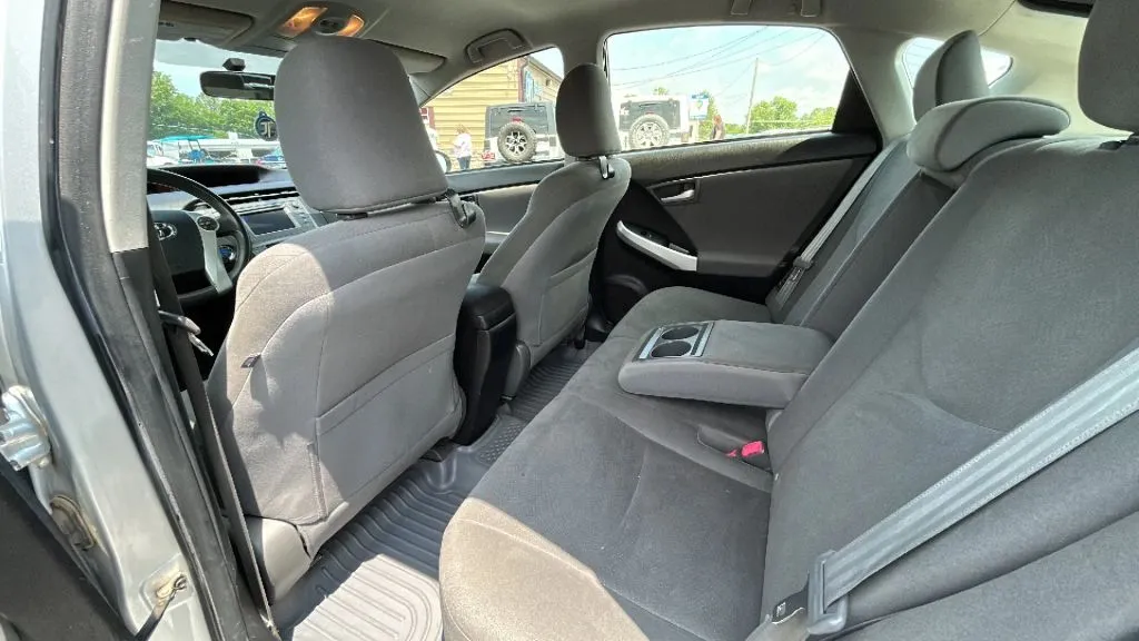 Toyota Prius photo 16