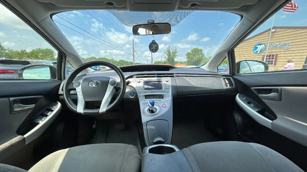 Toyota Prius photo 27
