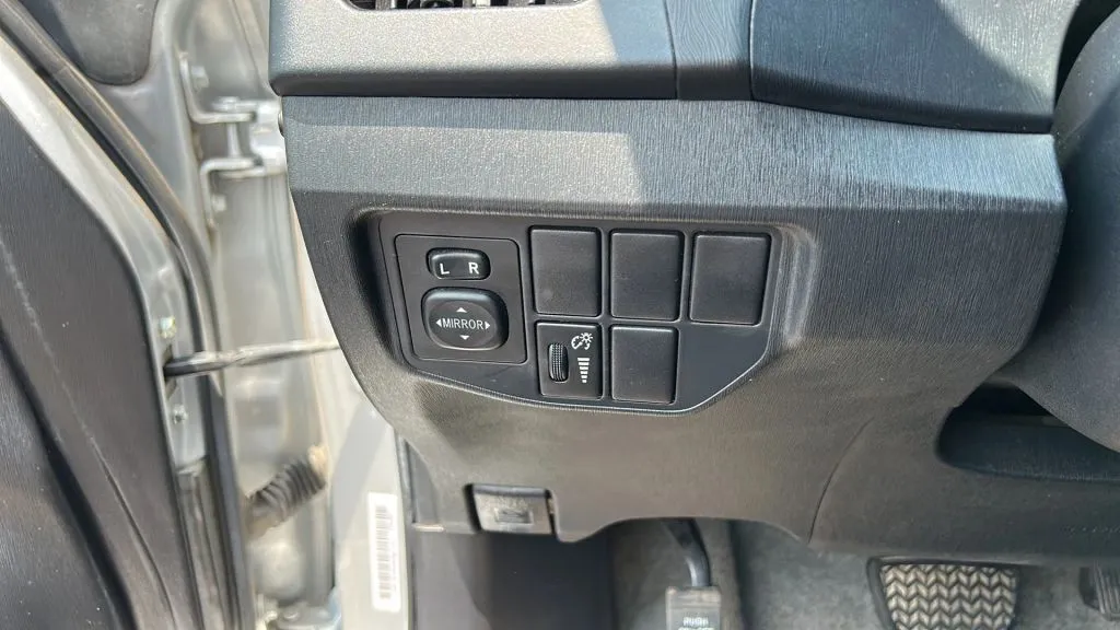 Toyota Prius photo 11