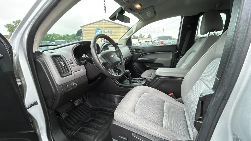 Chevrolet Colorado photo 2