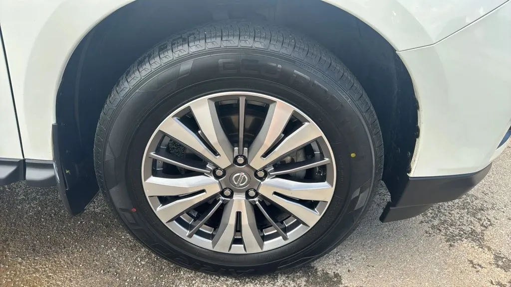 2020 Nissan Pathfinder S 2WD's photo