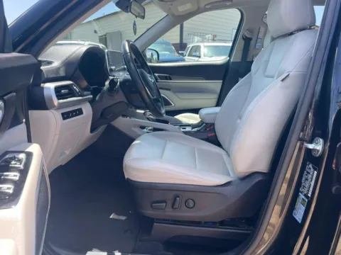 Photos of 2020 Kia Telluride S Sport Utility 4D for sale in Broken Arrow, OK at JT Wholesale Auto, Inc.
