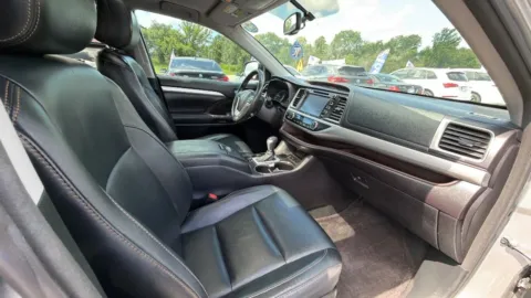 More photos of 2016 Toyota Highlander XLE Sport Utility 4D at JT Wholesale Auto, Inc., OK