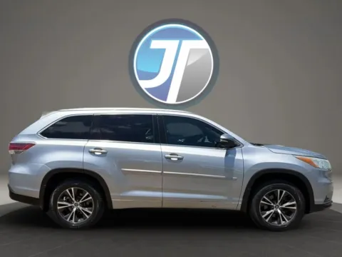 More photos of 2016 Toyota Highlander XLE Sport Utility 4D at JT Wholesale Auto, Inc., OK