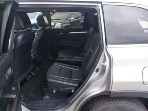 More photos of 2016 Toyota Highlander XLE Sport Utility 4D at JT Wholesale Auto, Inc., OK