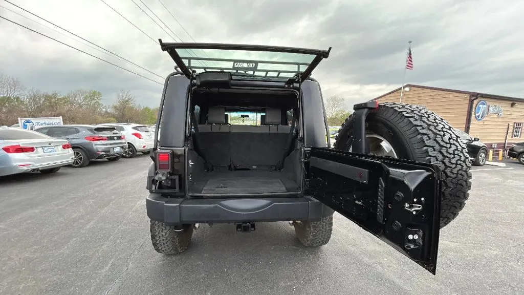 Jeep Wrangler photo 15