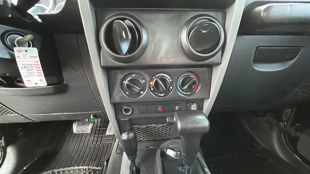 Jeep Wrangler photo 13
