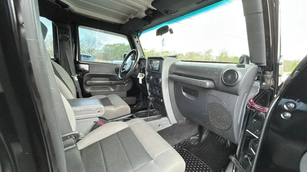 Jeep Wrangler photo 5