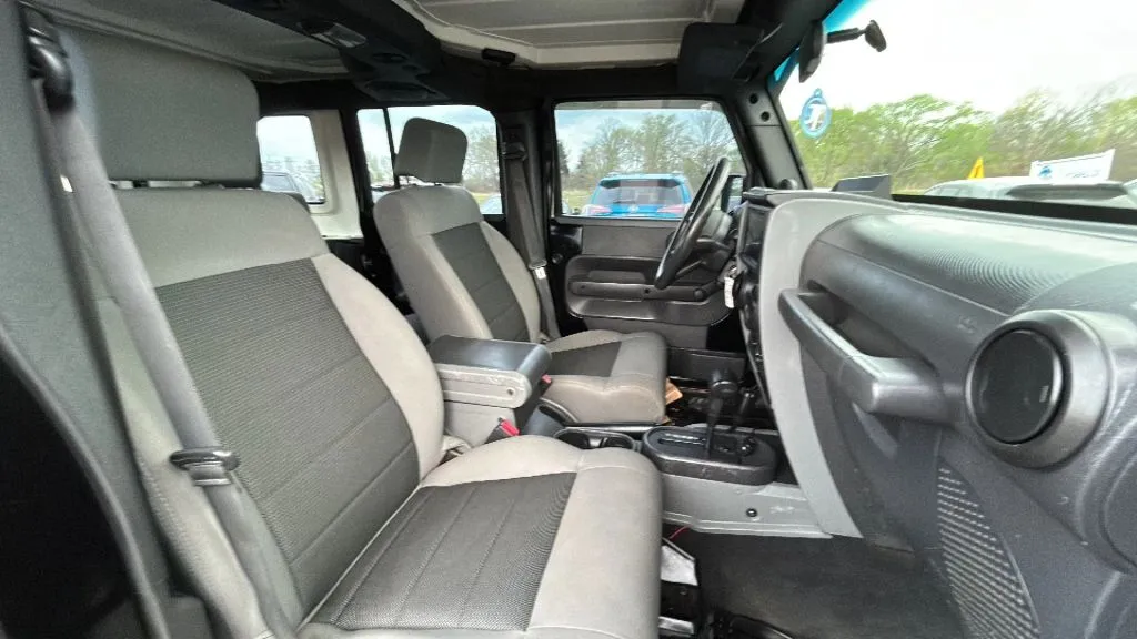 Jeep Wrangler photo 38