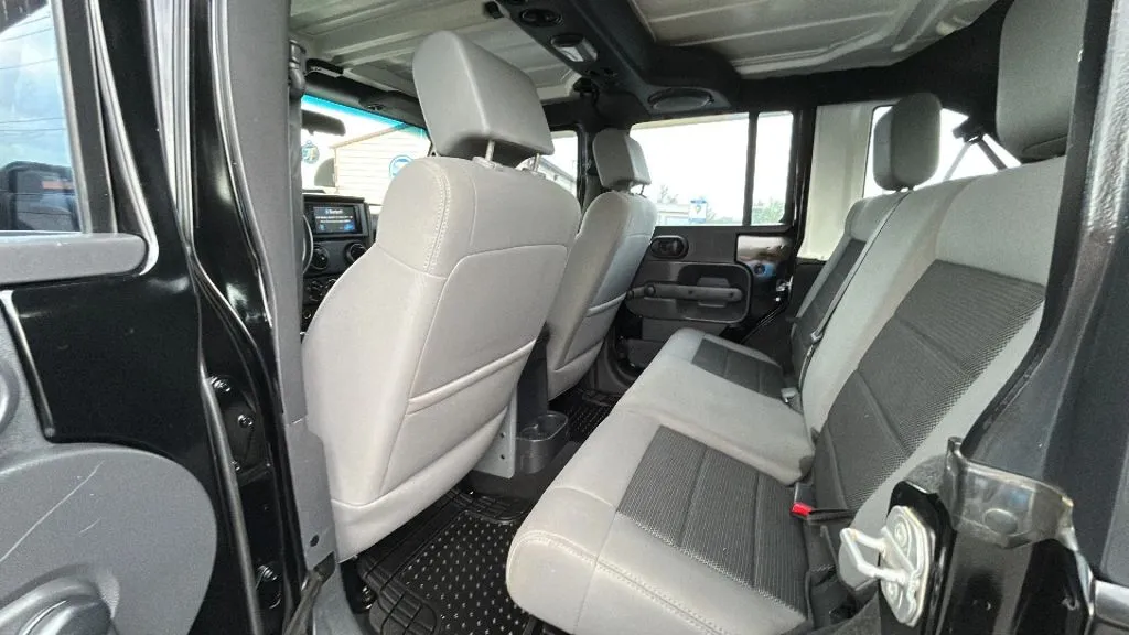 Jeep Wrangler photo 34