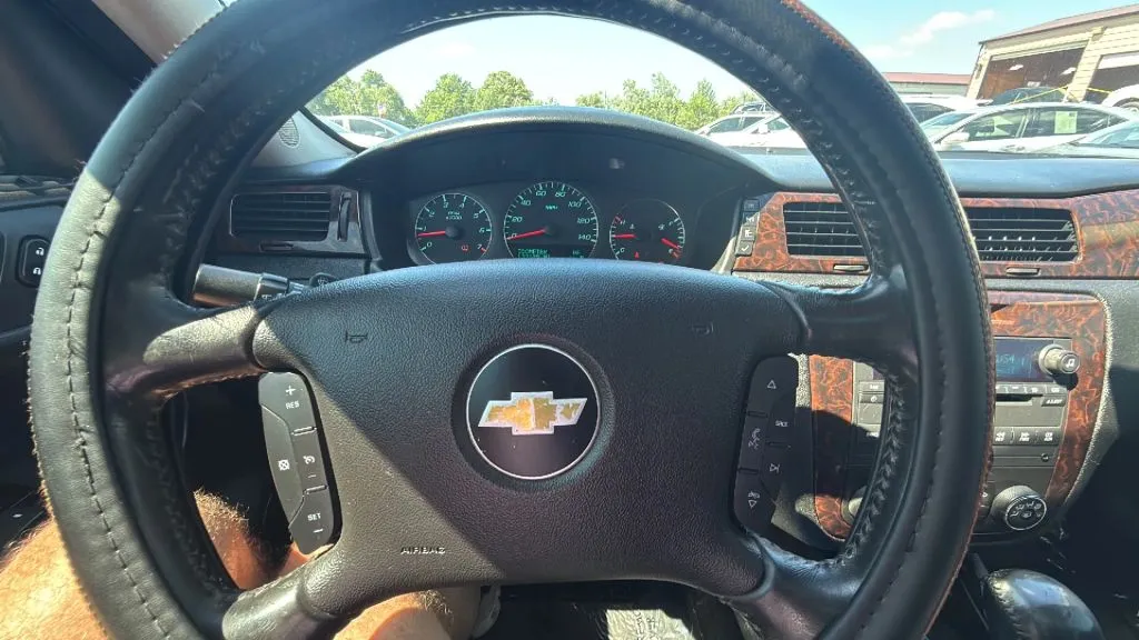 Chevrolet Impala photo 17