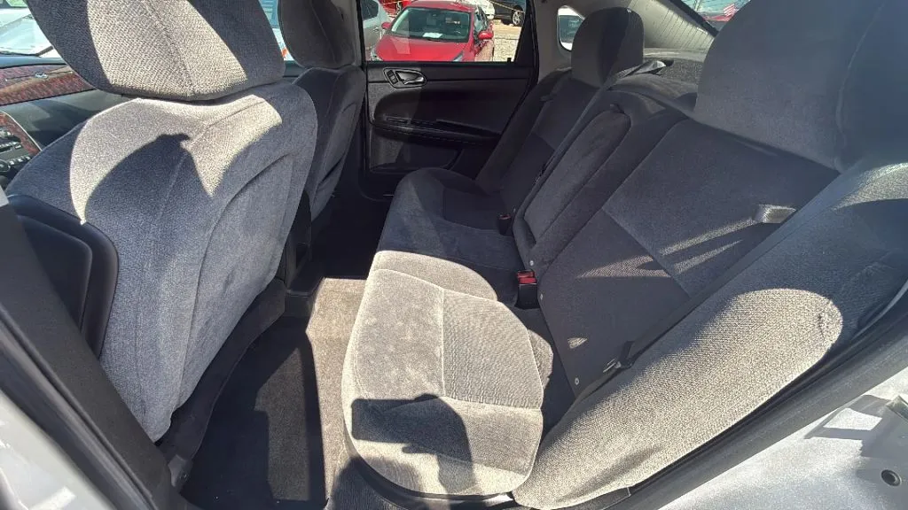 Chevrolet Impala photo 21